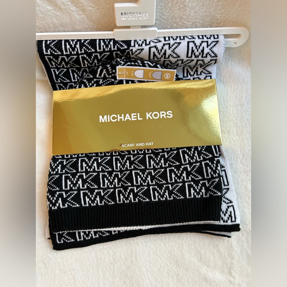 Michael Kors Scarf Set